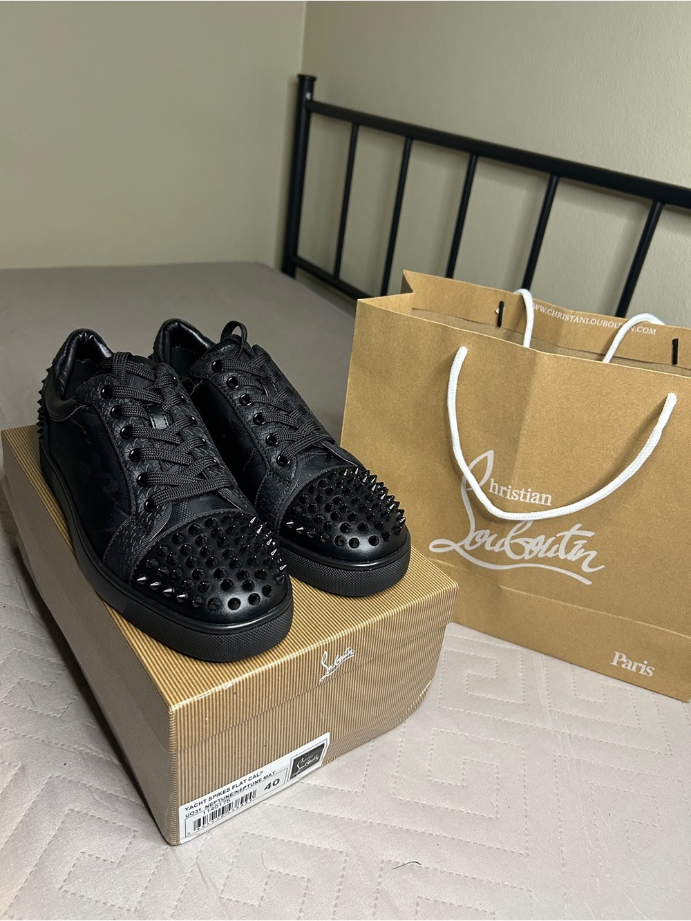 Red bottoms w spikes💯🖤 #comegetright